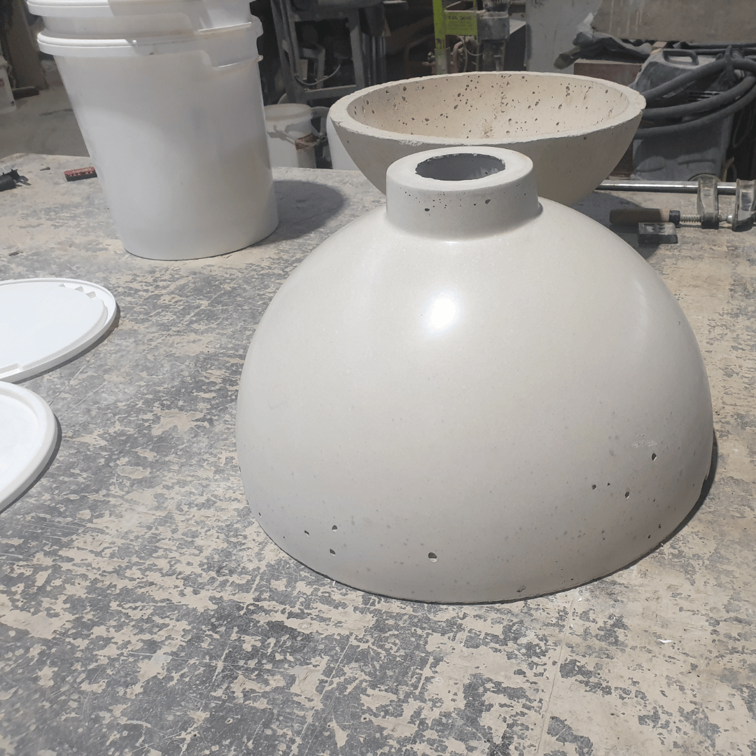 Ein Oberteil des Compadre Grillofens aus Beton in der Produktentwicklung