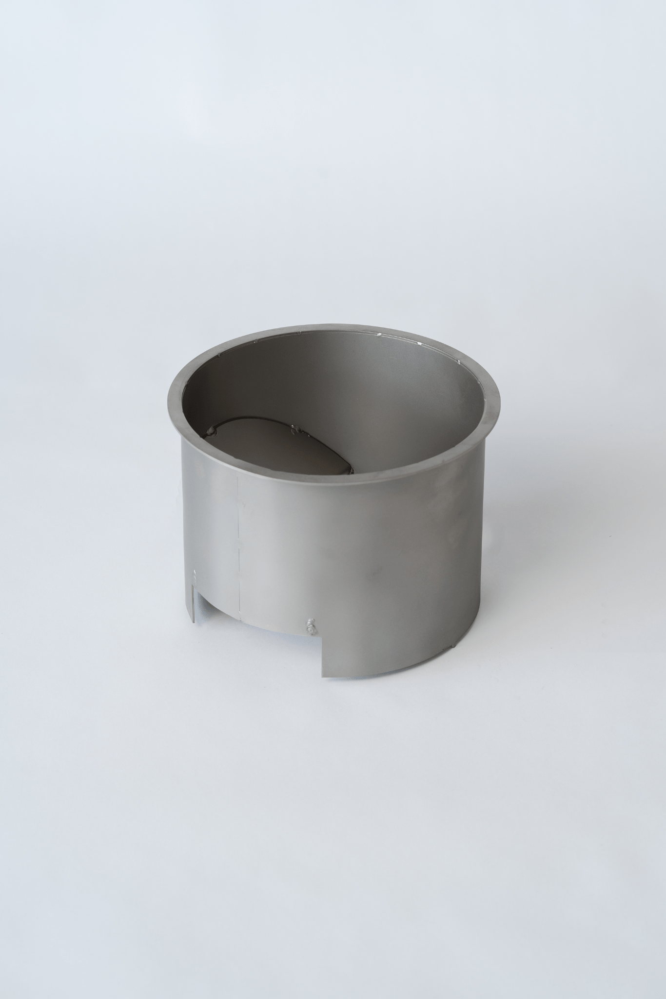 Der Aschetrichter des Compadre Grill & Ofens aus glasperlengestrahltem Edelstahl