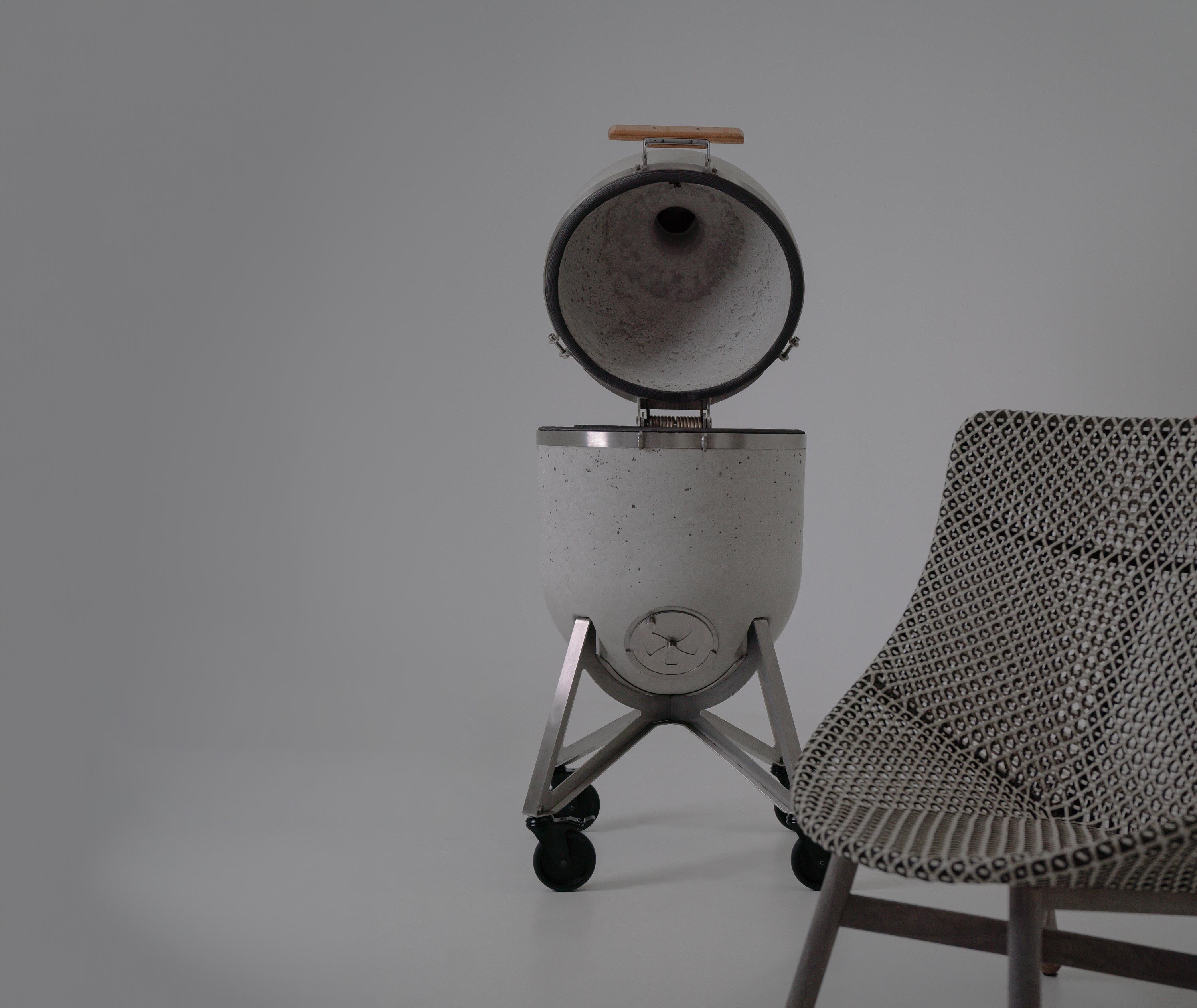 Compadre Grillofen mit Outdoor Design Ikone Sessel