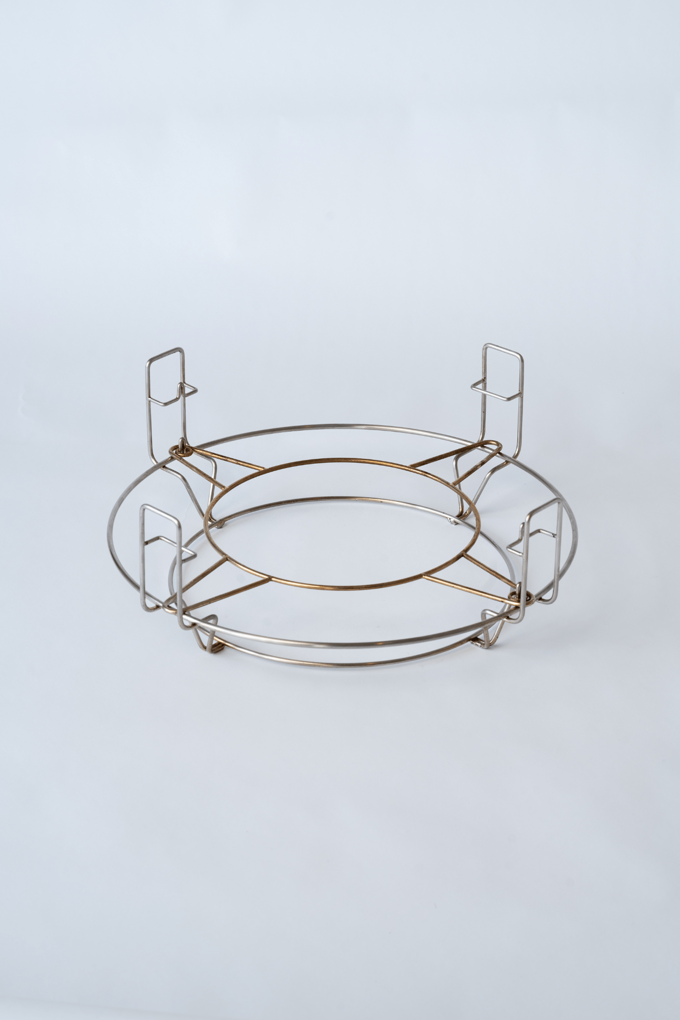 Die Rostauflage des Compadre Grill & Ofen ermöglich verschieden Grillpositionen