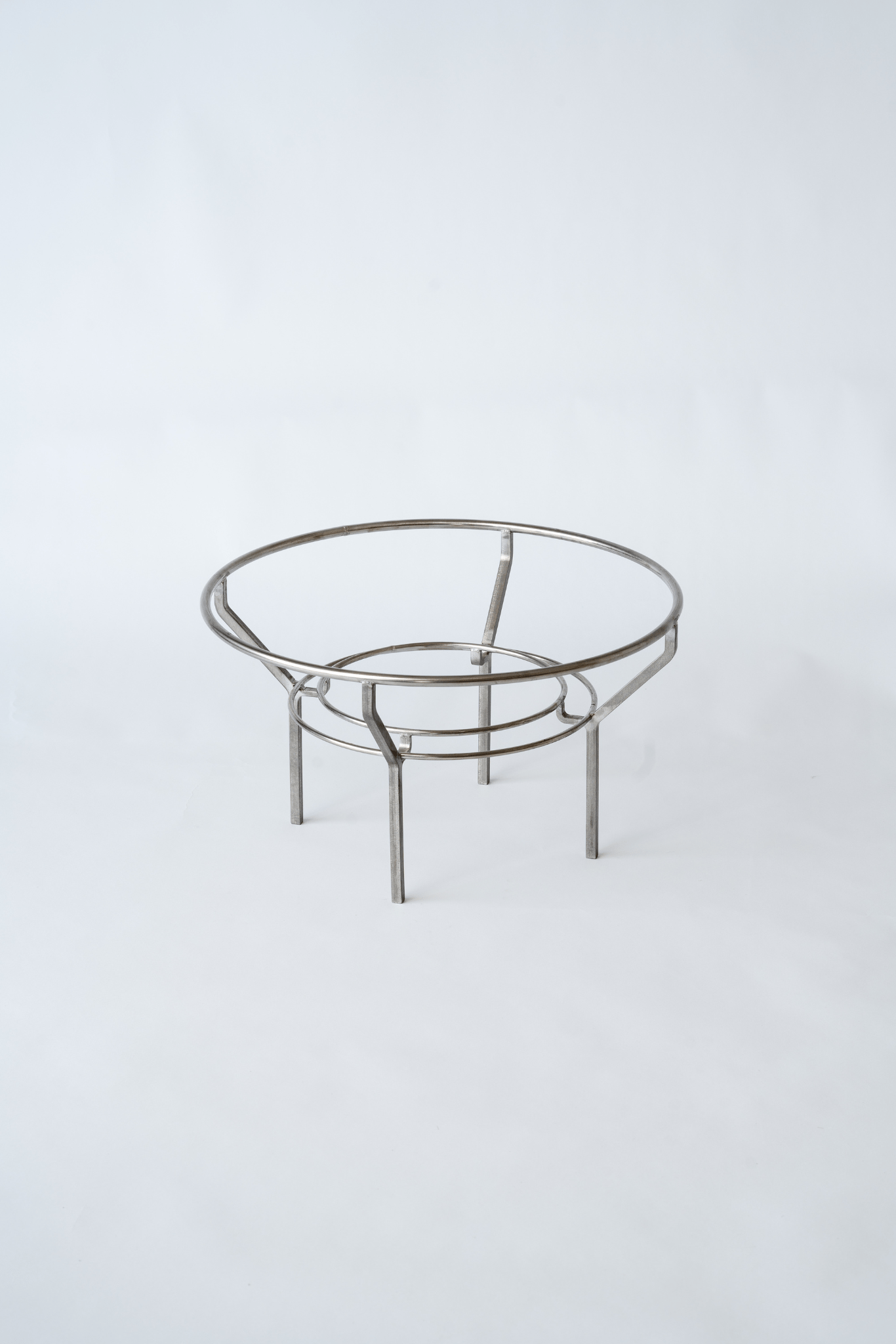 Der Ständer des Feuerkorbs des Compadre Grill & Ofen aus Edelstahl