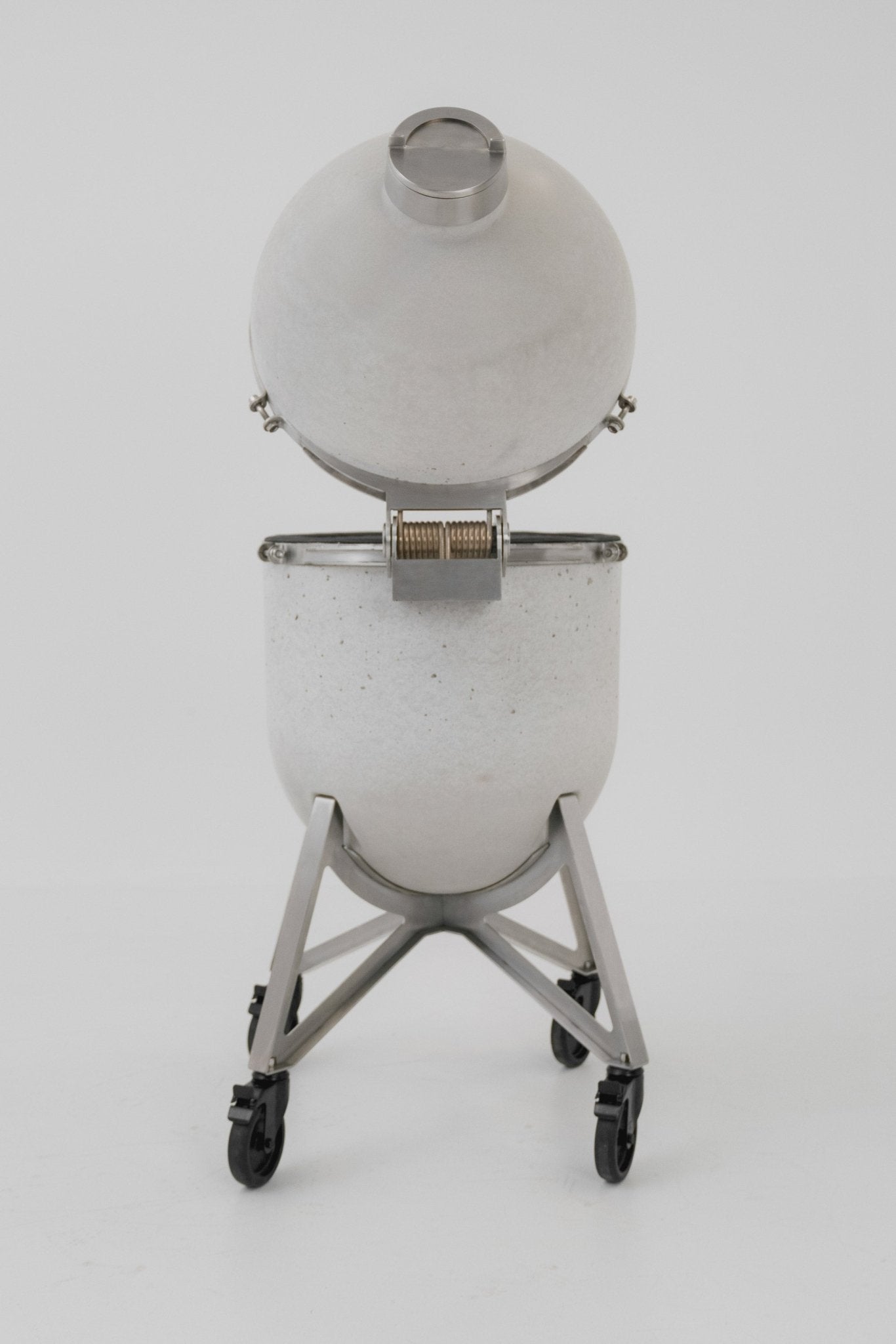 Der Compadre Grillofen in der Ansicht von hinten geöffnet