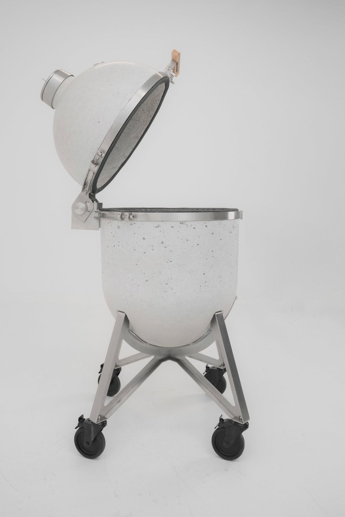 Der Compadre Grillofen in der Ansicht von der Seite geöffnet