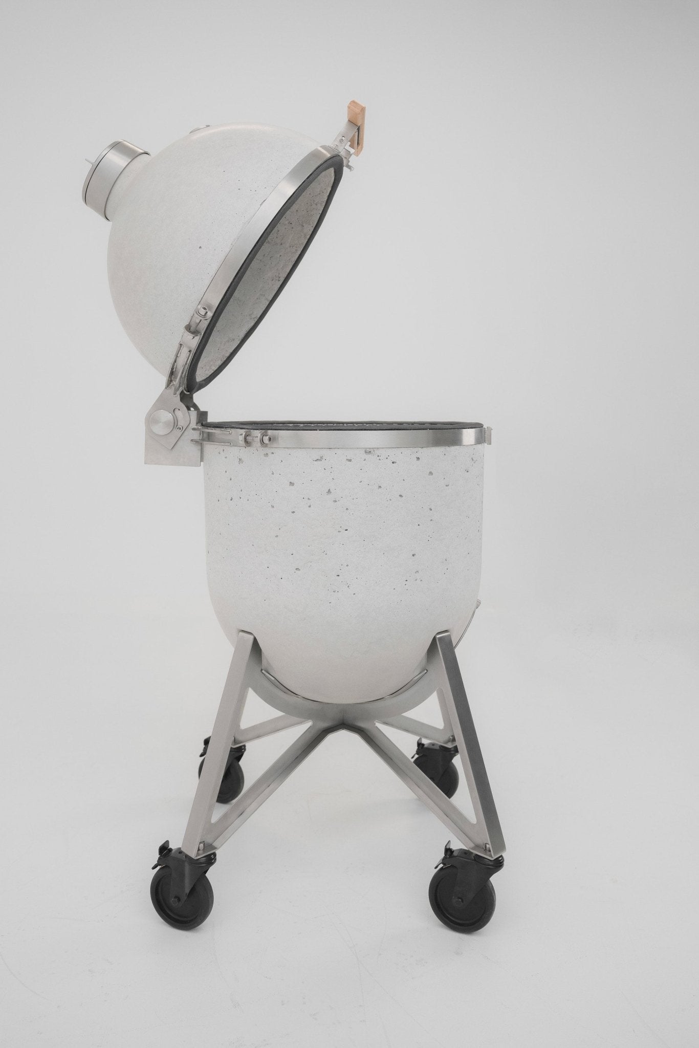 Der Compadre Grillofen in der Ansicht von der Seite geöffnet