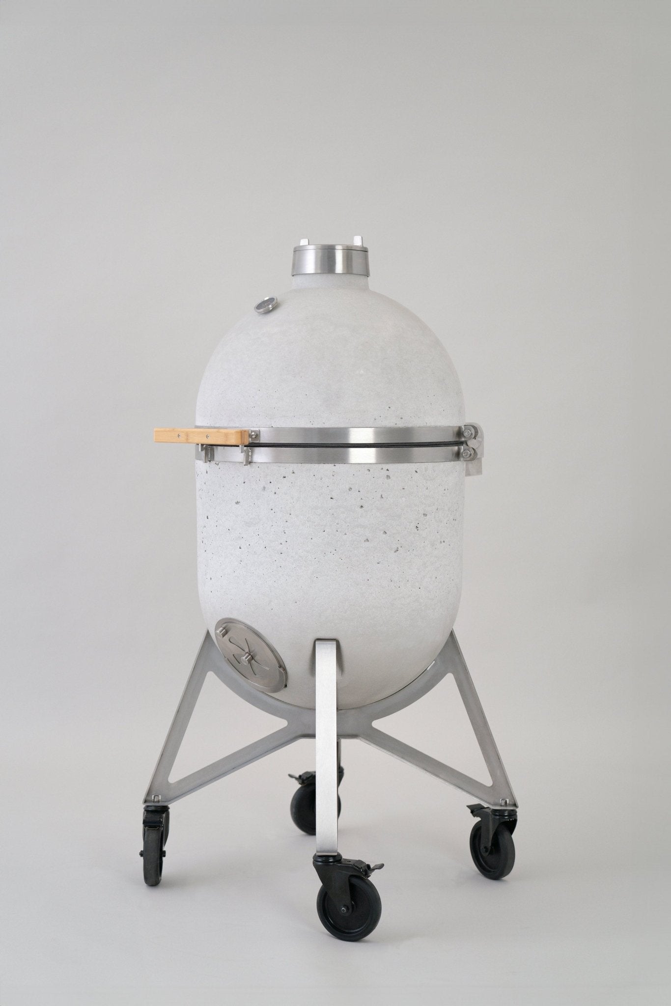 Der Compadre Grillofen in der Ansicht von vorne schräg