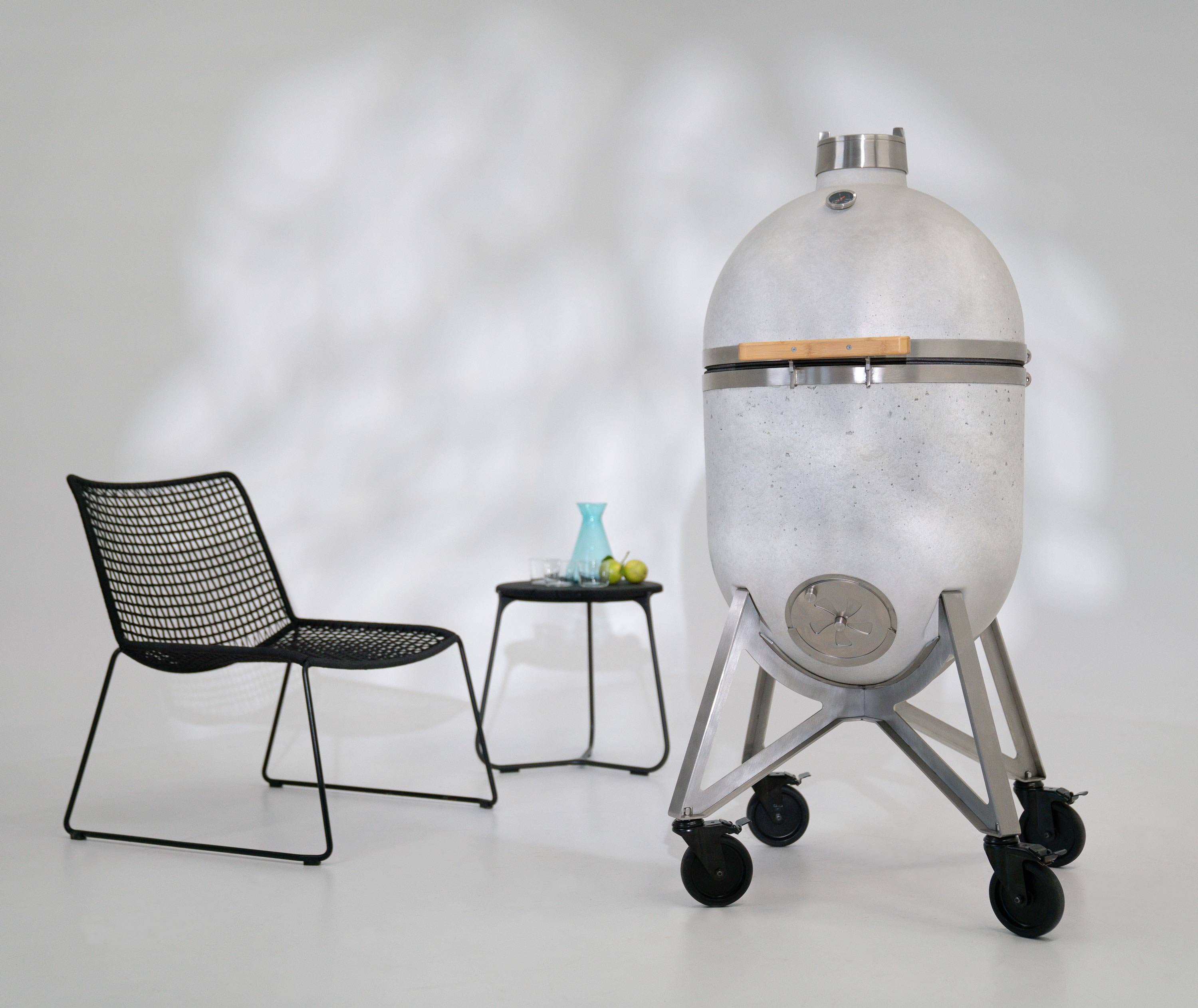 Compadre Grillofen mit Terrassen Design Stuhl und Tisch